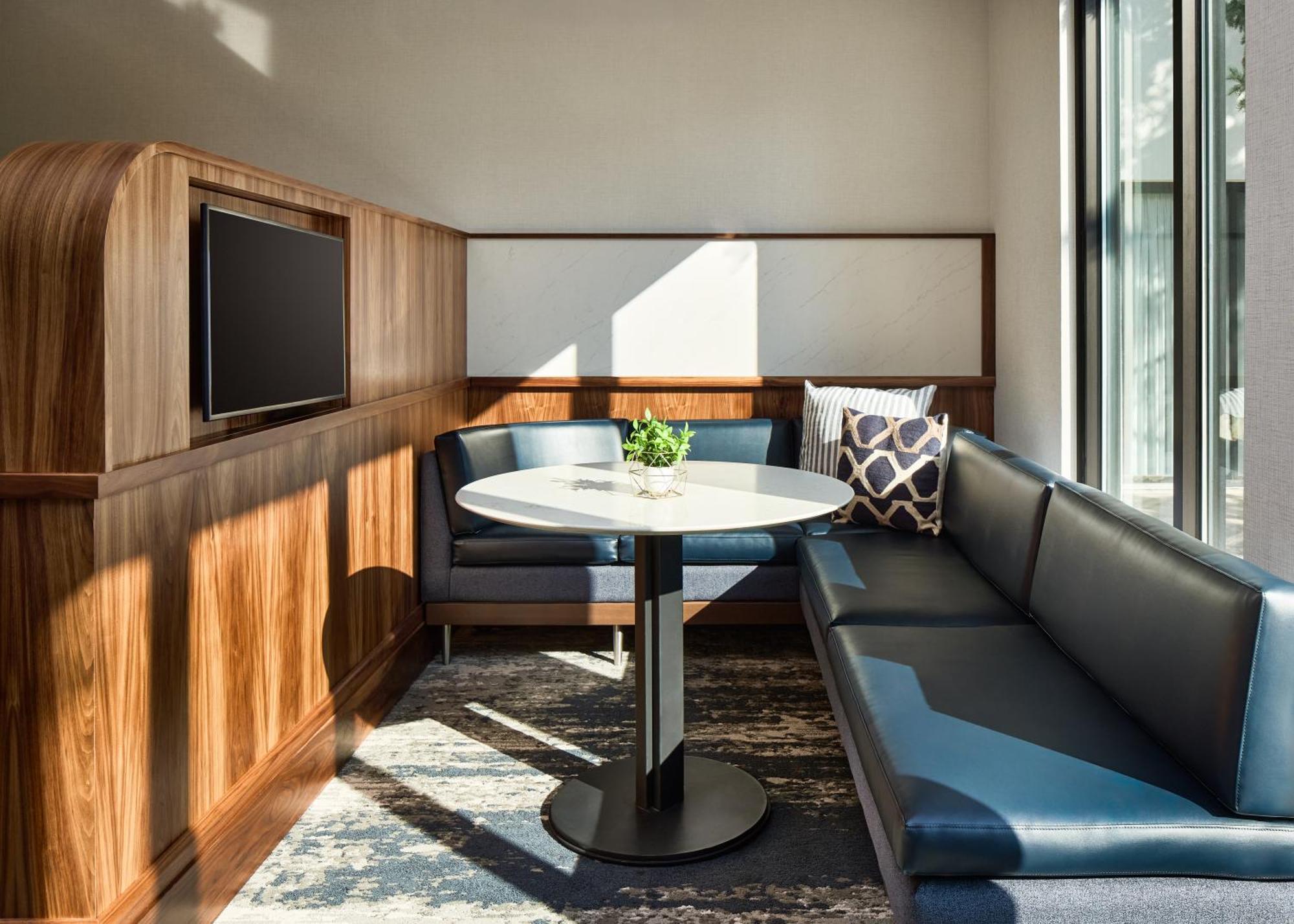 Courtyard By Marriott Fort Collins Eksteriør billede